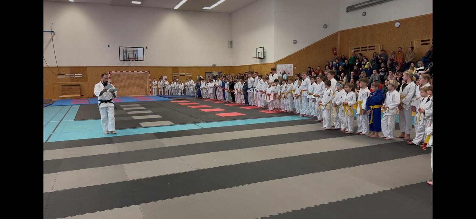 Společná fotografie z judo akce